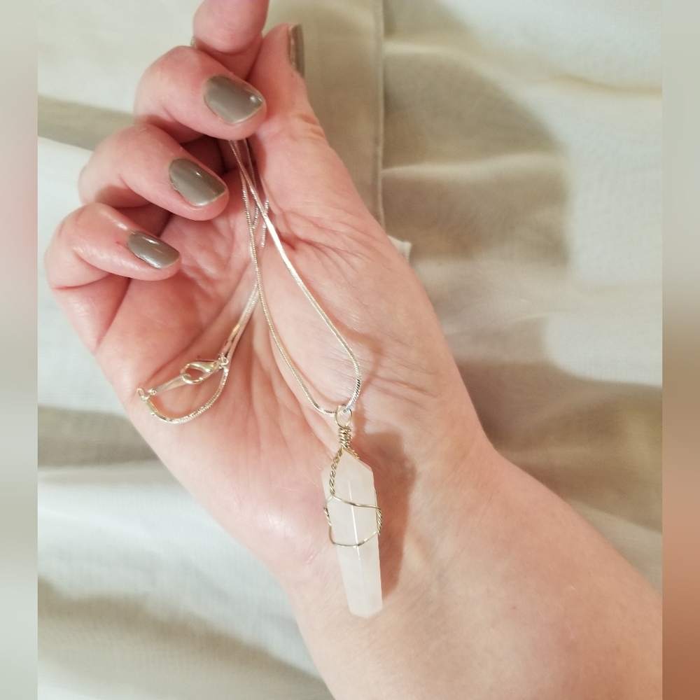 Rose Quartz Pendant on Silver Chain - Picture 5 of 5